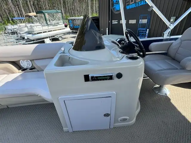 2013 19' STARCRAFT PONTOON 40HP 4-STROKE EFI - 180 HOURS! in Powerboats & Motorboats in Peterborough - Image 13
