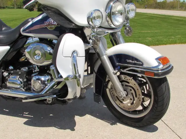 2007 Harley-Davidson FLHTCI Electra Glide Classic FLHTCU Classic in Sport Touring in Leamington - Image 9