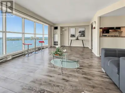 WATERFRONT LIVING AT ITS FINEST! Welcome to Suite 3902 at 99 Harbour Square - a rare opportunity to...