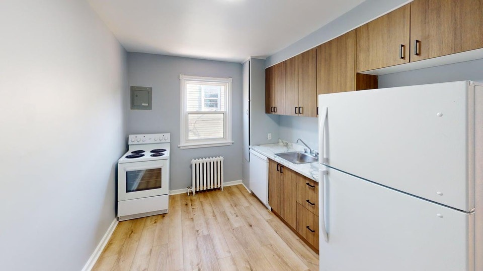 BRIGHT & SPACIOUS TWO BEDROOM APARTMENT IN WEST END HALIFAX!!! 2