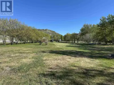 Can we talk about this view?! Gorgeous any season but right now, even more so! This half acre proper...