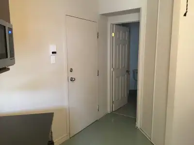 ***Montréal , chambre avec toilette partagée ou privée***, View more