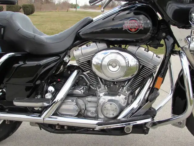 2004 Harley-Davidson FLHT - Electra Glide 61,000 KM New Cam Tens in Sport Touring in Leamington - Image 9