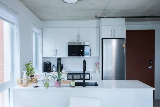 3 ½ lumineux et sécuritaire – Vieux-Québec in Long Term Rentals in Québec City - Image 2