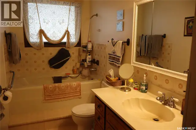 105 Magnan STREET Gravelbourg, Saskatchewan in Houses for Sale in Moose Jaw - Image 21