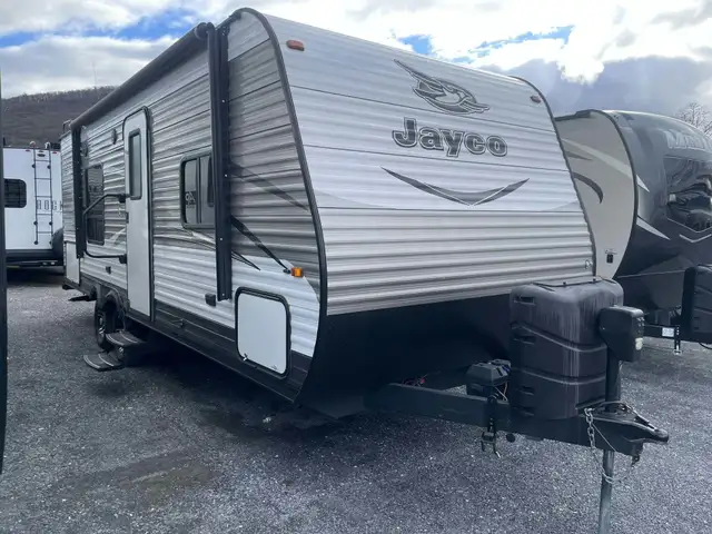 2017 JAYCO JAYFLIGHT 23RB (FINANCING AVAILABLE) in Travel Trailers & Campers in Strathcona County - Image 3