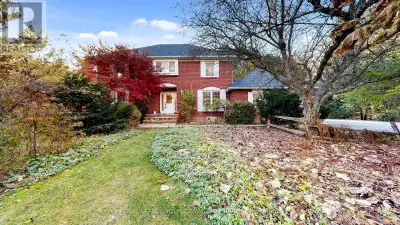 Welcome to this exceptional property that perfectly combines comfort, space, and natural beauty. Set...