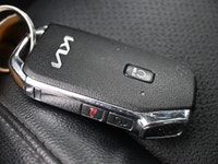 Remote start, Push button start, Heated seats and steering and more! Kijiji Engine: 4 Cylinder Engin... (image 6)