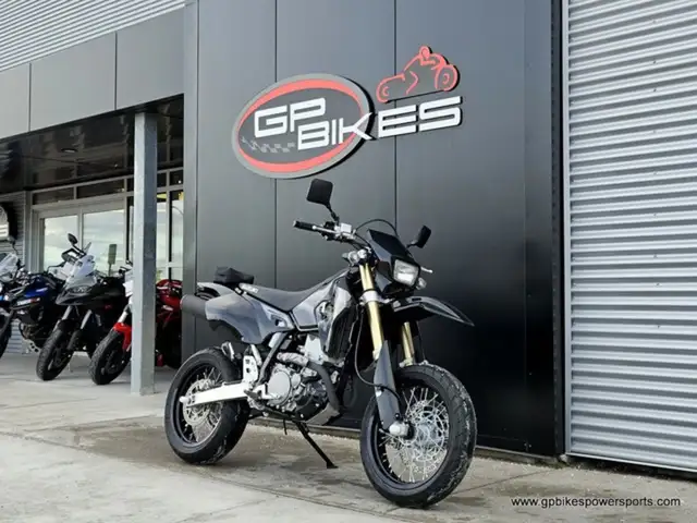 2024 Suzuki DR-Z400SM in Dirt Bikes & Motocross in Oshawa / Durham Region - Image 2