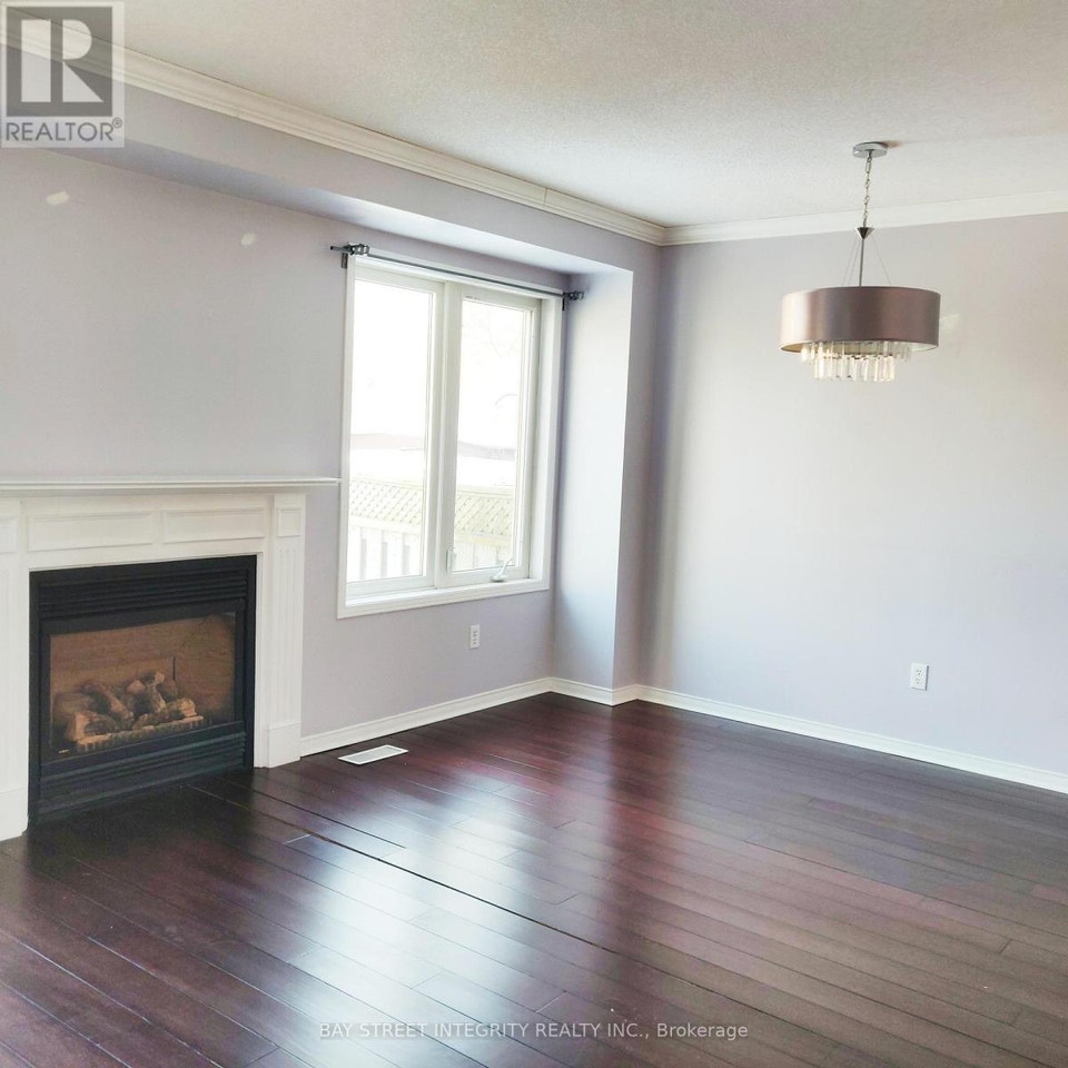 2054 GLENHAMPTON ROAD Oakville (WM Westmount), Ontario 2