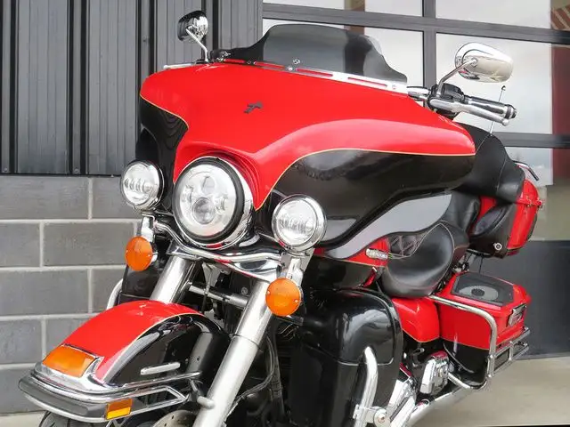 2010 Harley-Davidson Touring FLHTK - Electra Glide Ultra Limited in Sport Touring in Cambridge - Image 9