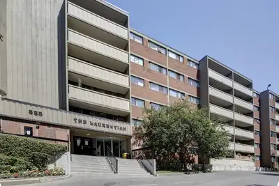 The Laurentian offers everything you need for comfortable city living.Ideally located at 525 St. Law...
