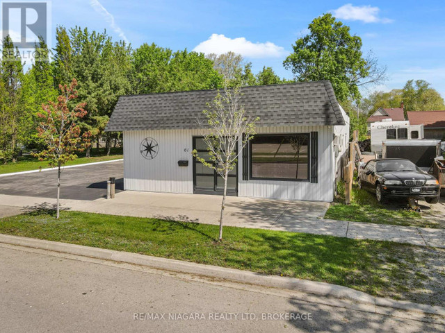 61 QUEEN STREET Fort Erie (Central), Ontario in Houses for Sale in St. Catharines - Image 2