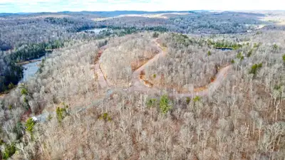 Opportunité d’investissement unique dans un secteur recherché! Ce terrain boisé de 72 343,16 pi2 vou...