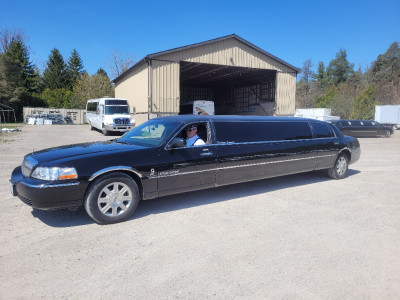 LINCOLN TOWNCAR LIMOS 3 to choose from!!!!!