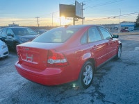 Zoomer Auto 2006 Volvo S40 Comes Sunroof, Backup Sensors, Alloy Wheels, Keyless Entry and Much More... (image 5)