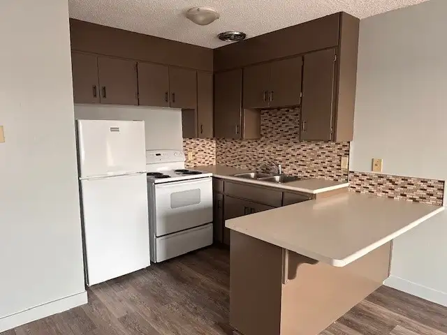Bachelor Unit, Bay/Algoma District. $1100 incl. Available NOW in Long Term Rentals in Thunder Bay - Image 2