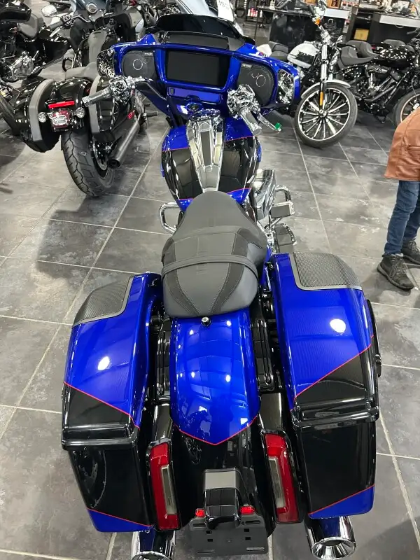 2025 Harley-Davidson CVO Street Glide in Street, Cruisers & Choppers in Sudbury - Image 9