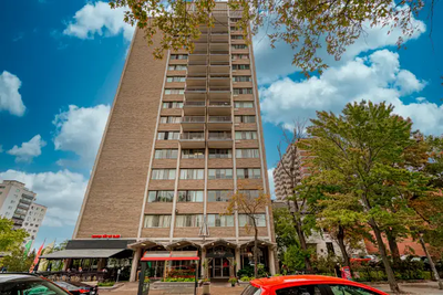 Grand Studio ! Nous offrons des primes d’emménagement Eectriicité et chauffage compris! Large studio...