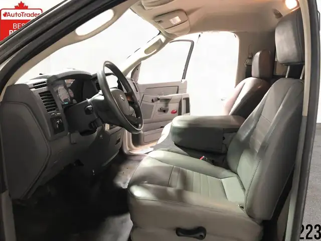 2008 Dodge Ram 3500 DUMP/SERVICE BOX! LOW KM! 5.7L HEMI! ONE OWN in Cars & Trucks in Mississauga / Peel Region - Image 23