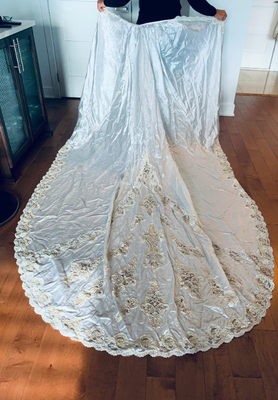 Robe de mariée in Wedding in Laval / North Shore - Image 2