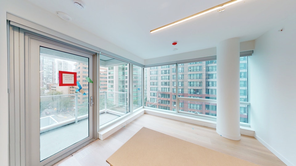 Stunning Studio with flex -  10" ceilings in a brand new exclusi 2