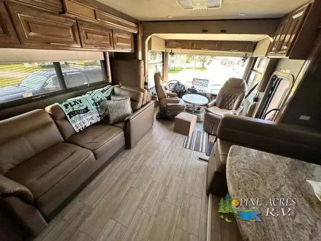 2020 Thor Motor Coach Challenger 37YT Washer & Dryer 12 k Miles in RVs & Motorhomes in Moncton - Image 64