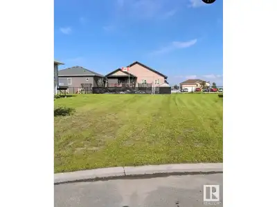Large pie shaped lot in a quiet well established crescent in Wetaskiwin. Area is already fully devel...