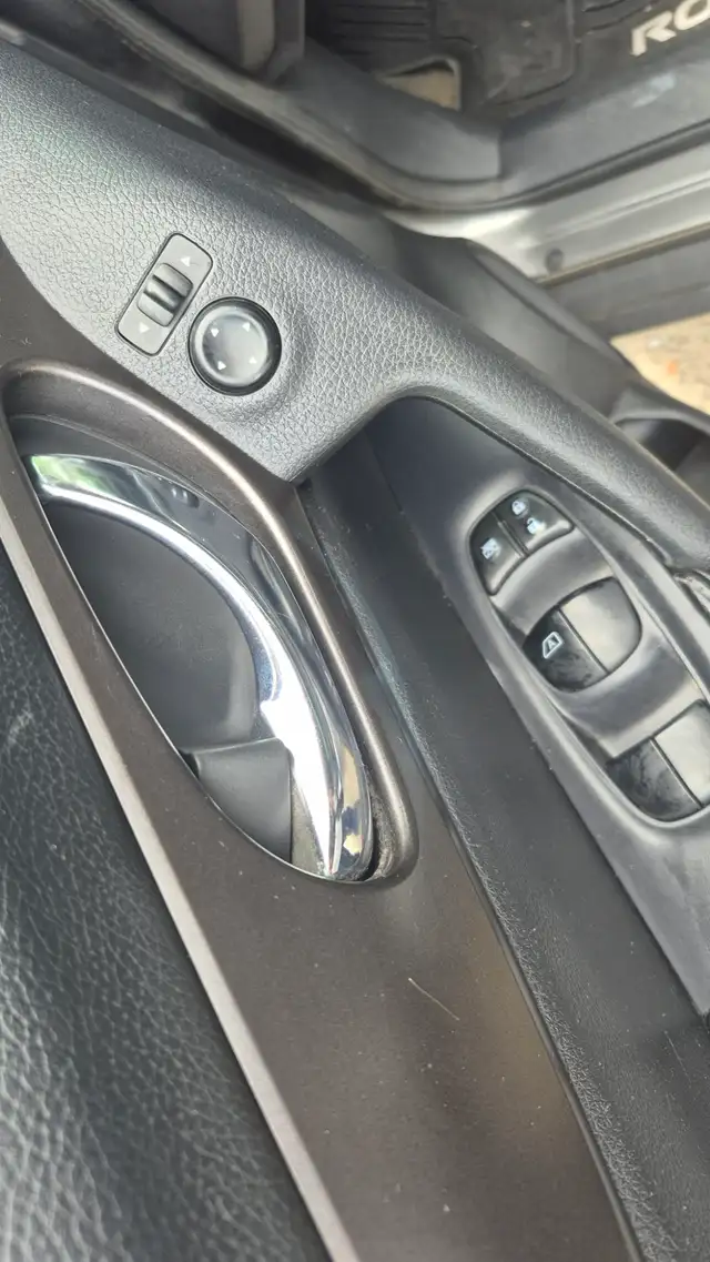 2014 Nissan Rogue S, AWD in Cars & Trucks in Hamilton - Image 11