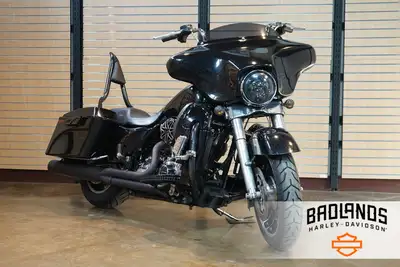 2013 Harley-Davidson Street GlideThe 2013 Harley-Davidson Street Glide model FLHX is equipped with a...