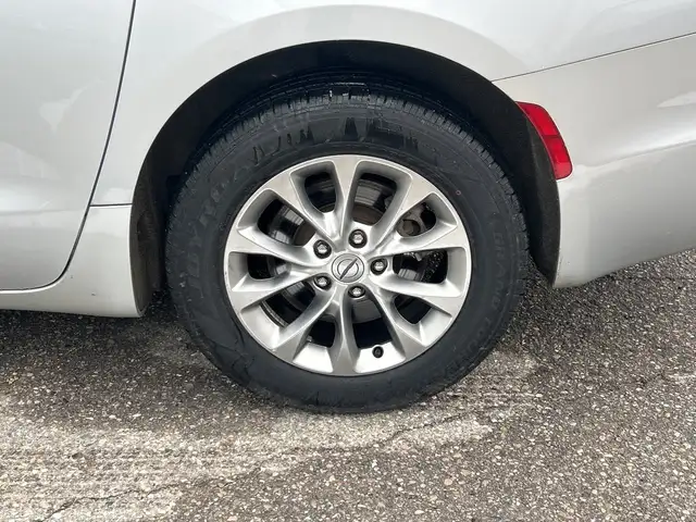 2023 Chrysler Pacifica Touring L AWD432920552402462729