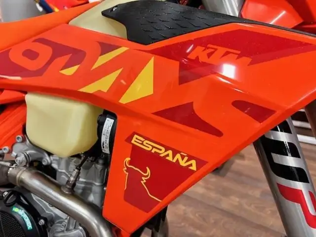 2025 KTM 500 EXC-F Six Days in Dirt Bikes & Motocross in Oakville / Halton Region - Image 6