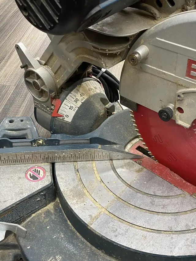 Bosch 4212L Corded Mitre Saw in Power Tools in City of Toronto - Image 6