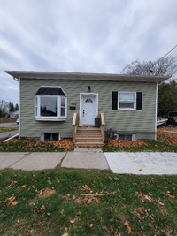 2 Bed, 1 Bath In Bowmanville - Renovated, Diswasher, Laundry