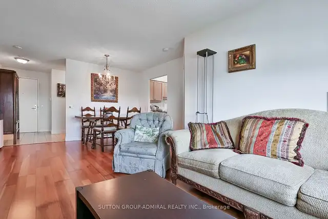 Beautiful Luxurious Tridel Corner Unit Located At Yonge and Shep63008313619971123