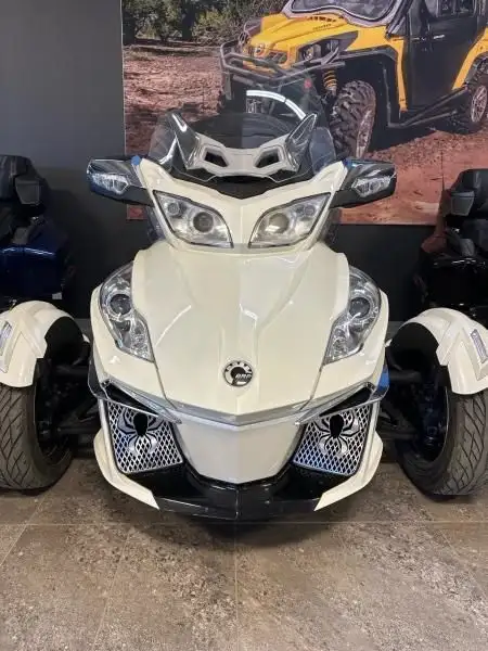 2015 Can-Am SPYDER RT LTD SE6 BLANC in Sport Touring in Lanaudière - Image 2