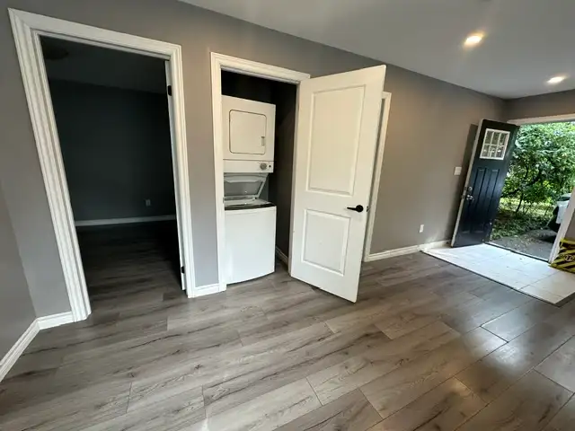 Barre, 2 bedroom Coach house, with utilities included. in Long Term Rentals in Barrie - Image 7