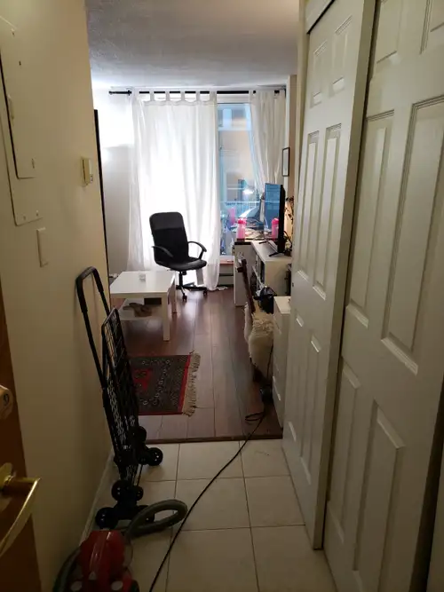 SOUTH END HALIFAX, Tobin Street off Queen Street. This unfurnished BACHELOR unit rents for $1300 -$1...