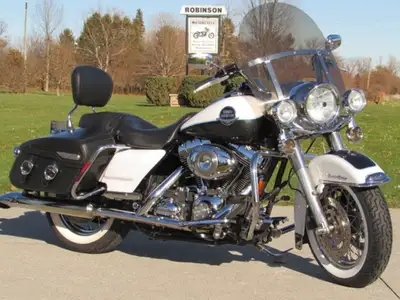 Very Clean 1 Owner bike - 2-tone Pearl - Throaty Exhaust and Cruise Control Come check out this Beau...