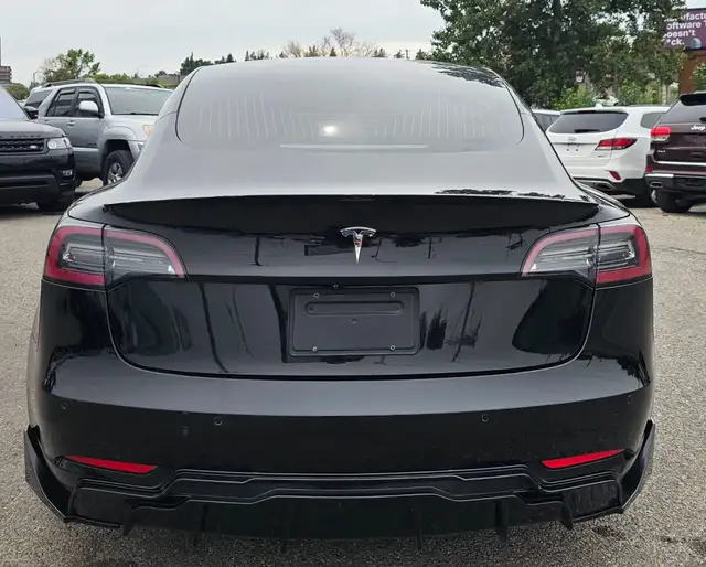 This Sedan/Saloon powered by a Electric engine.SPECIFICATIONS:557928323210301444