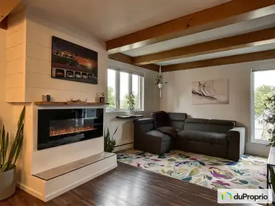 Condo lumineux et rénové au goût du jour. Situé au dernier étage, tranquillité assurée. Il vous offr...