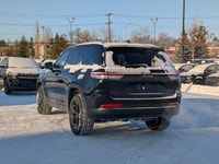 The New 2025 Jeep Grand Cherokee Limited blends sophisticated style with capable performance. Finish... (image 3)