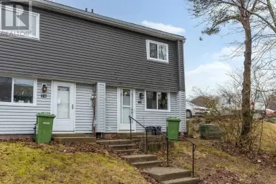 End unit Townhouse - You can't get a better spot in these well kept Condo Townhouse Units! The home...