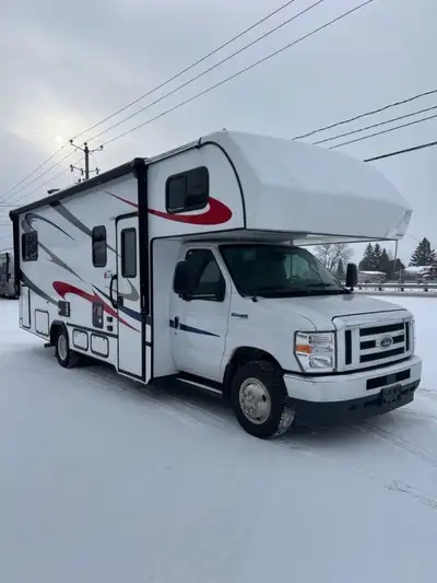 Class C motorhome FEATURES LIST Vehicle 6 Seatbelts 6 Sleeps AGM Batteries Back-up Camera Enclosed H...