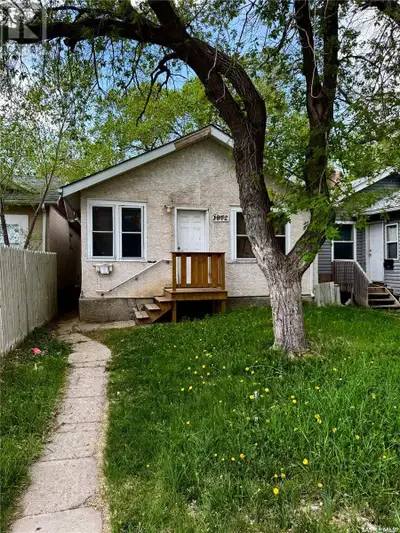 Welcome to 1072 Argyle Street in beautiful Regina Saskatchewan. Great first time home buyer opportun...