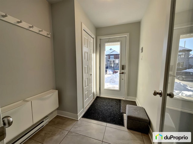 $774,500 - Bungalow for sale in Ste-Marthe-Sur-Le-Lac — photo 2