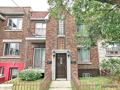 *** HAUT DE DUPLEX DISPONIBLE À L' ACQUÉREUR. *** Duplex dans un quartier en croissance. Immeuble tr...