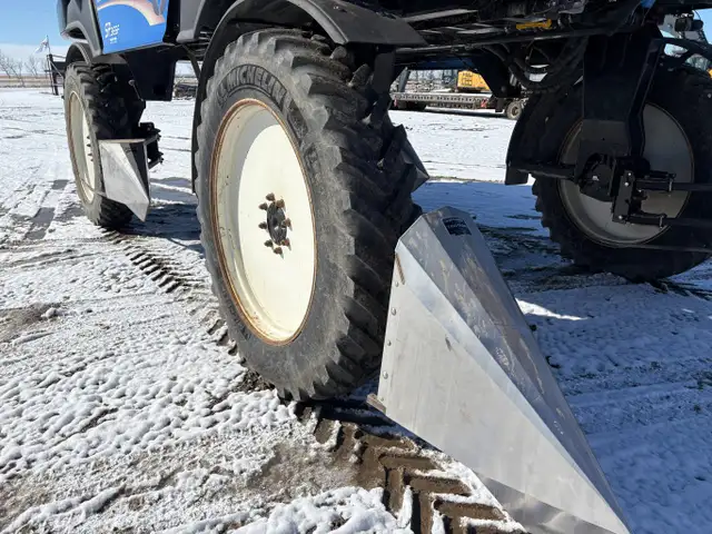 2013 New Holland Guardian SP.365F Sprayer 120 ft Boom #8984 AS in Heavy Equipment in Edmonton - Image 15