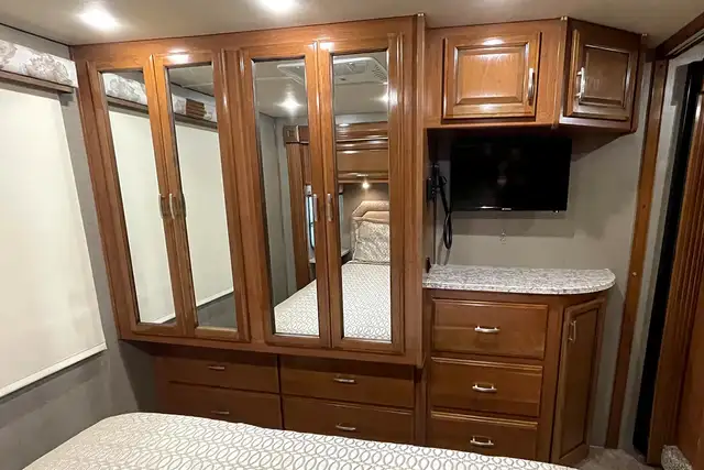 2018 Holiday Rambler Admiral 30U – Pre-Owned Class A Motorhome.  in RVs & Motorhomes in Red Deer - Image 39