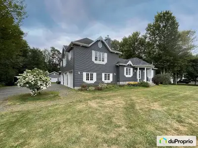 Vous avez besoin d'espace ? Découvrez cette magnifique maison intergénération (ou avec revenus). Sit...